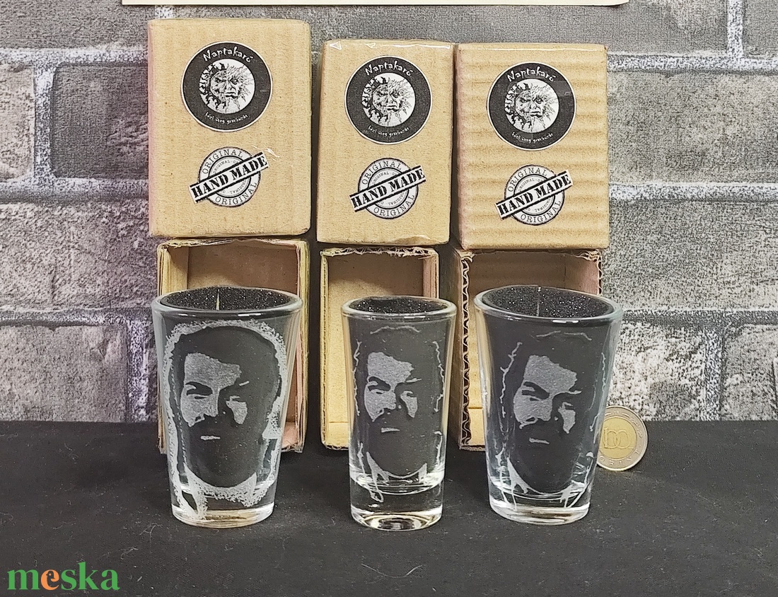 Bud Spencer mintás, kézzel gravírozott 2,5cl-es üveg röviditalos pohár  - otthon & életmód - konyhafelszerelés, tálalás - tálalás - pálinkás poharak, szettek - Meska.hu