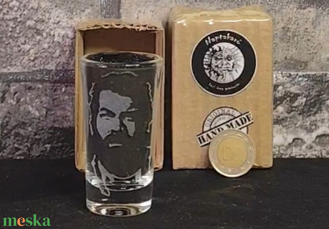 Bud Spencer mintás, kézzel gravírozott 2,5cl-es üveg röviditalos pohár  - otthon & életmód - konyhafelszerelés, tálalás - tálalás - pálinkás poharak, szettek - Meska.hu