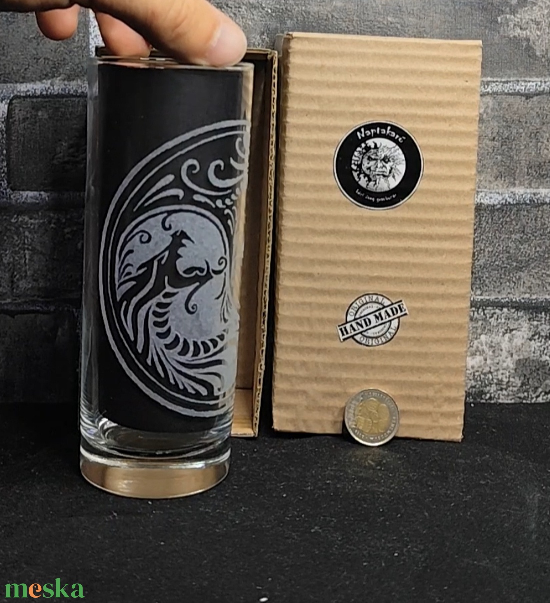 Dragon jin-jang mintás üveg pohár kézzel gravírozva - otthon & életmód - konyhafelszerelés, tálalás - konyhai dekoráció - konyhai dísz - Meska.hu Dragon jin-jang mintás üveg pohár kézzel gravírozva - otthon & életmód - konyhafelszerelés, tálalás - konyhai dekoráció - konyhai dísz - Meska.hu