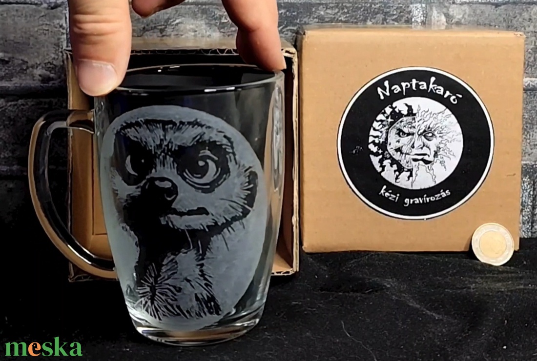 Szurikáta mintás üveg bögre  - otthon & életmód - konyhafelszerelés, tálalás - tálalás - bögre & csésze - Meska.hu