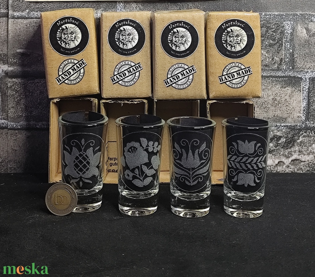Kézzel gravírozott rövid italos pohár készlet magyar motívumokkal  - otthon & életmód - konyhafelszerelés, tálalás - tálalás - pálinkás poharak, szettek - Meska.hu