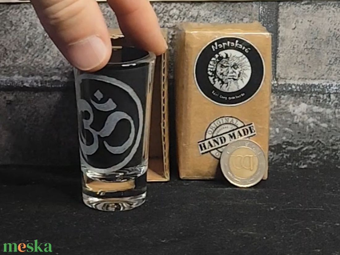 Kézzel gravírozott Ohm mintás röviditalospohár  - otthon & életmód - konyhafelszerelés, tálalás - tálalás - pálinkás poharak, szettek - Meska.hu