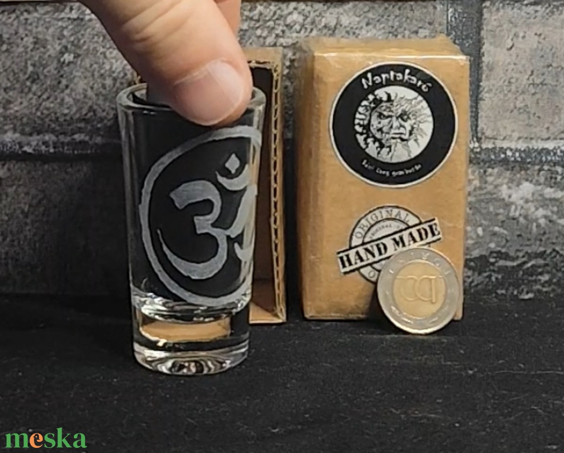 Kézzel gravírozott Ohm mintás röviditalospohár  - otthon & életmód - konyhafelszerelés, tálalás - tálalás - pálinkás poharak, szettek - Meska.hu