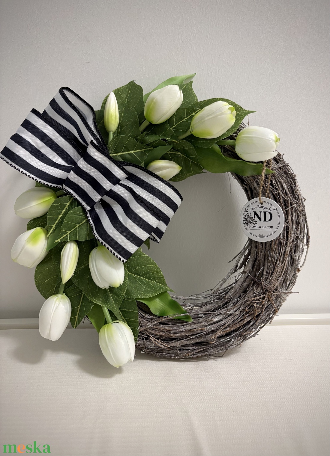 Elegáns tavaszi ajtódísz fehér tulipánokkal - otthon & életmód - dekoráció - ajtó- és ablak dekoráció - ajtódísz & kopogtató - Meska.hu