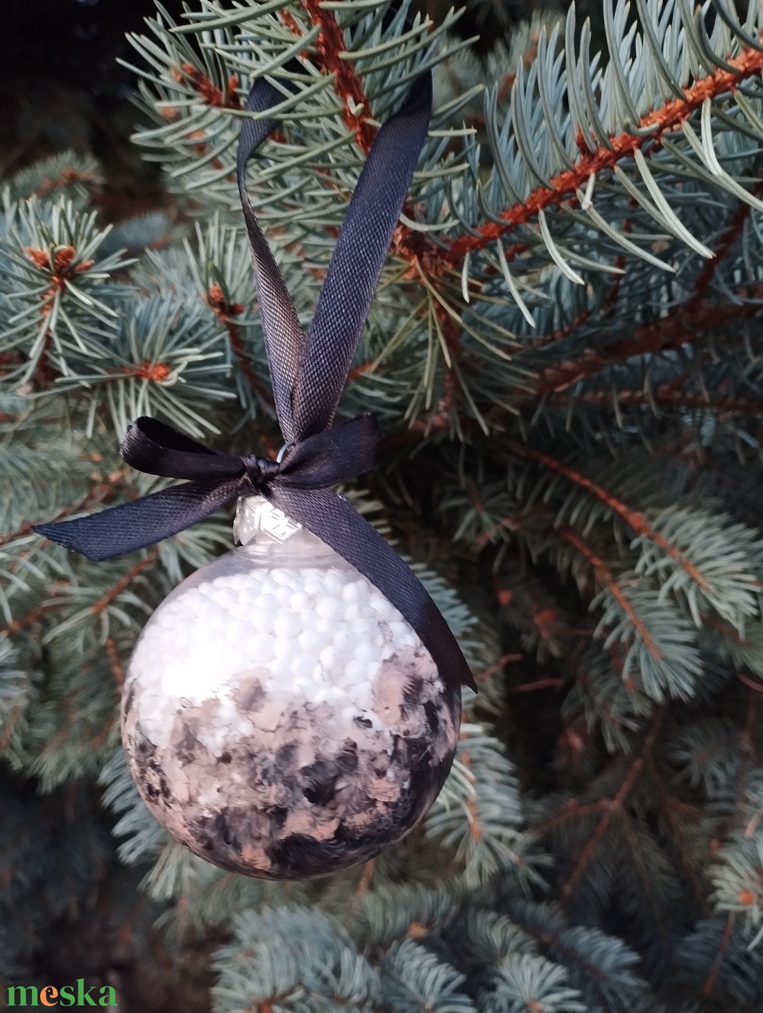 Absztrakt, fekete, töltött gömbdísz - karácsony - karácsonyi lakásdekoráció - karácsonyfadíszek - Meska.hu