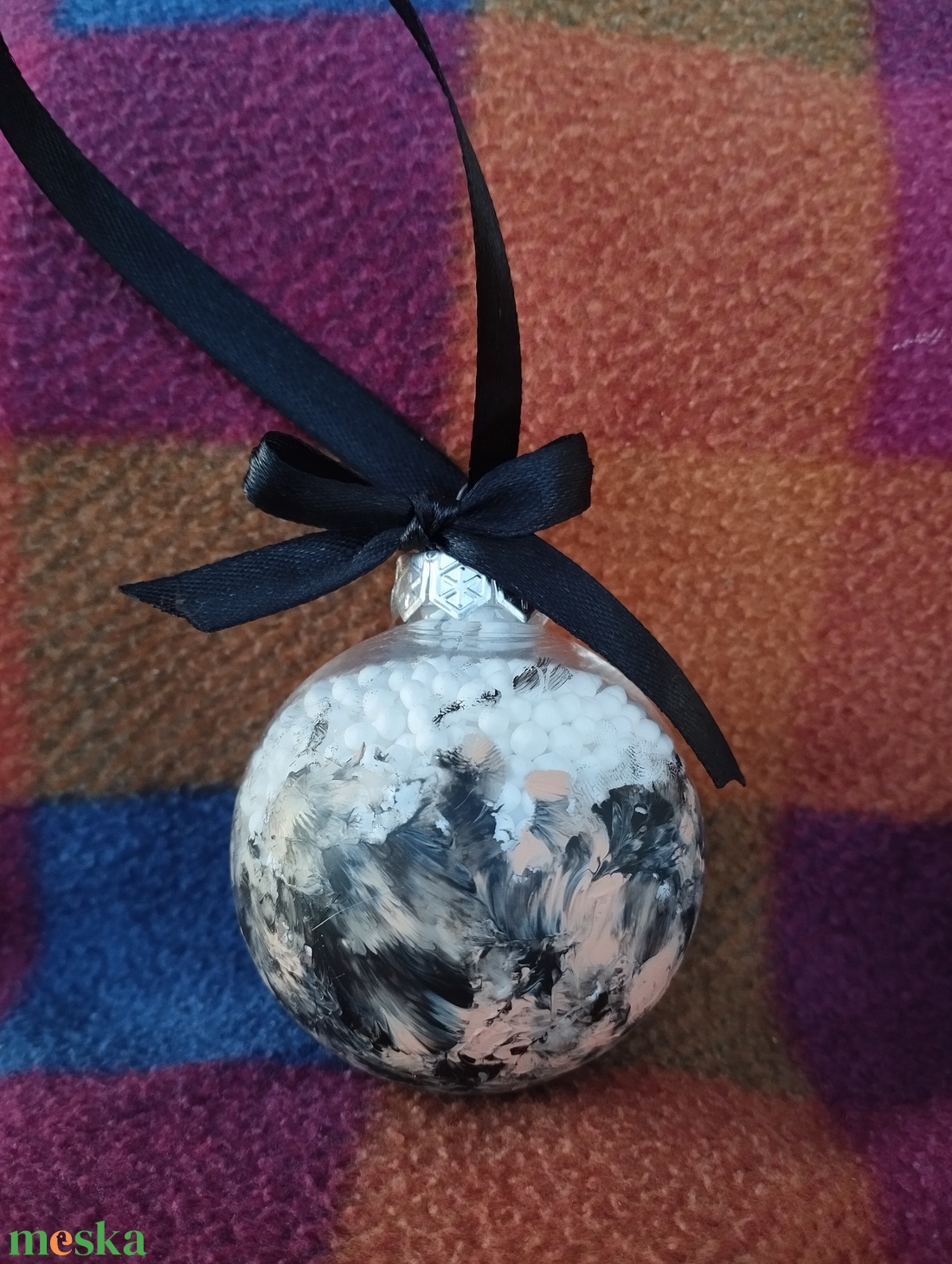 Absztrakt, fekete, töltött gömbdísz - karácsony - karácsonyi lakásdekoráció - karácsonyfadíszek - Meska.hu