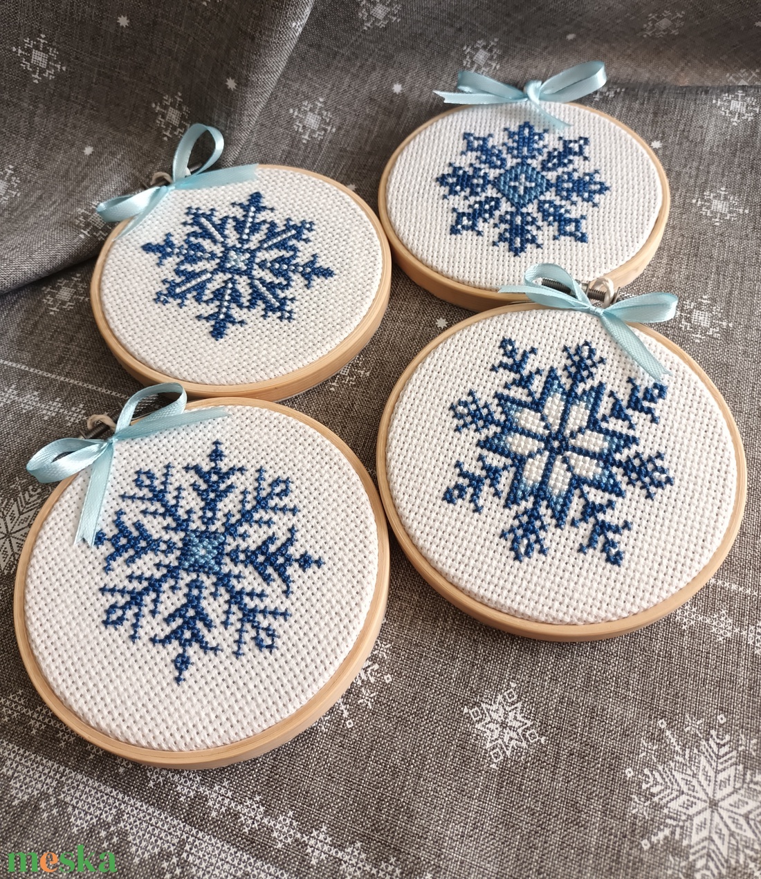 Sötétkék hópelyhek - karácsony - karácsonyi lakásdekoráció - karácsonyi lakásdíszek - Meska.hu