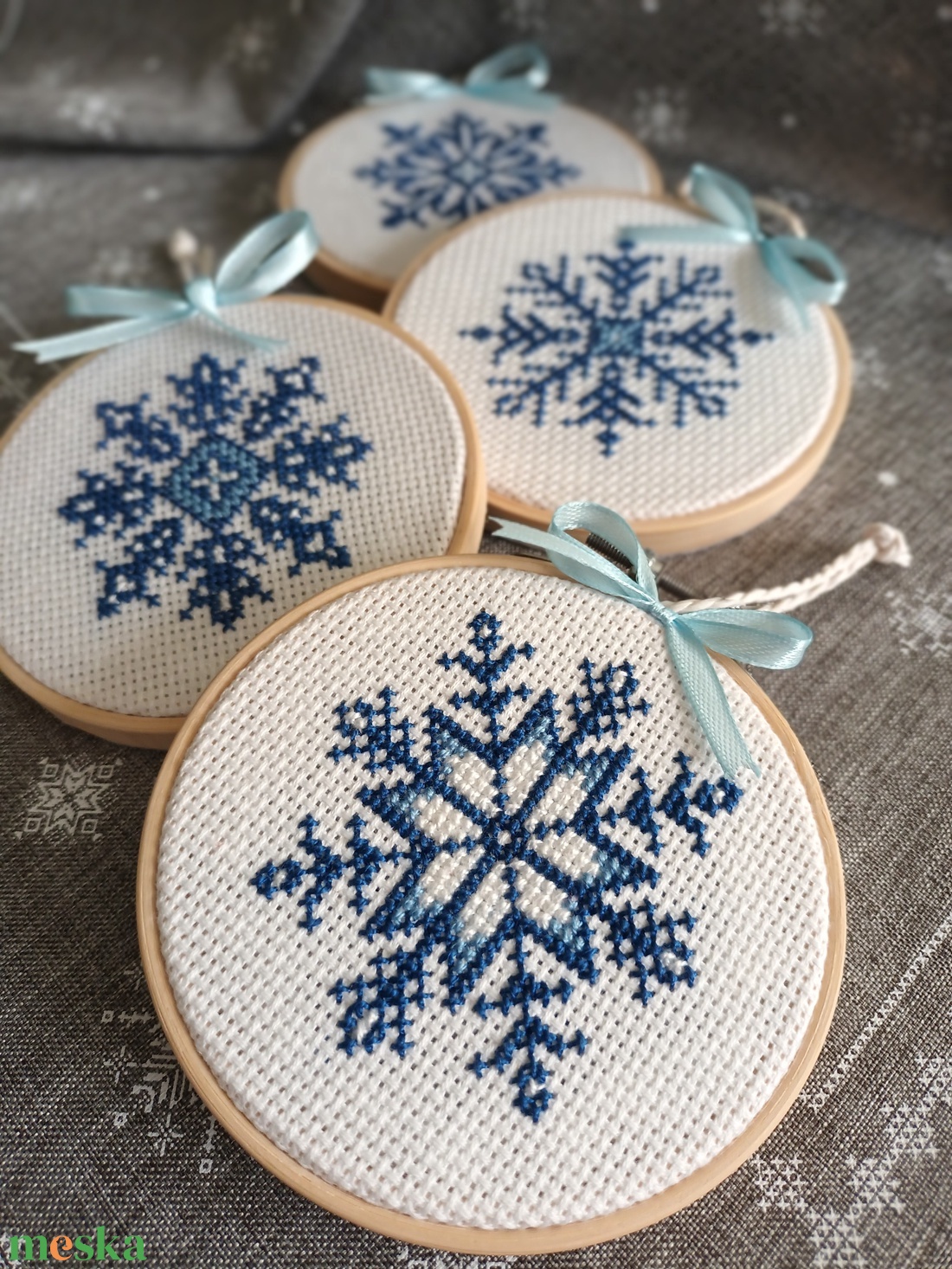 Sötétkék hópelyhek - karácsony - karácsonyi lakásdekoráció - karácsonyi lakásdíszek - Meska.hu