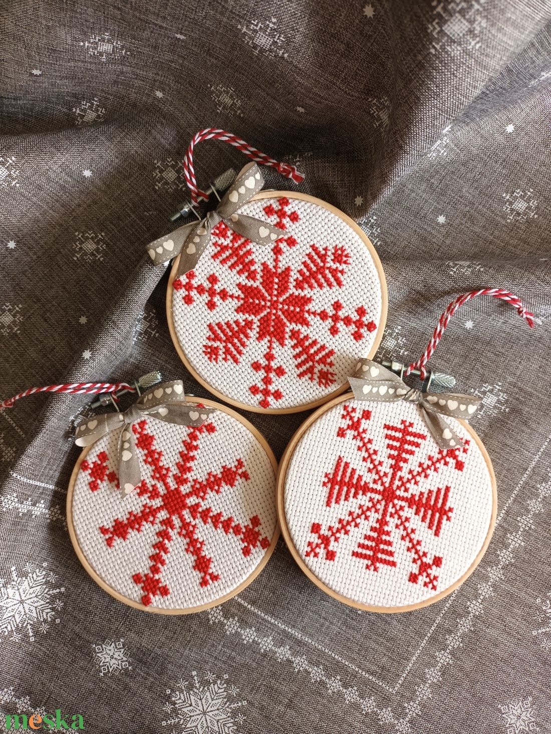 Piros hópelyhek - karácsony - karácsonyi lakásdekoráció - karácsonyi lakásdíszek - Meska.hu