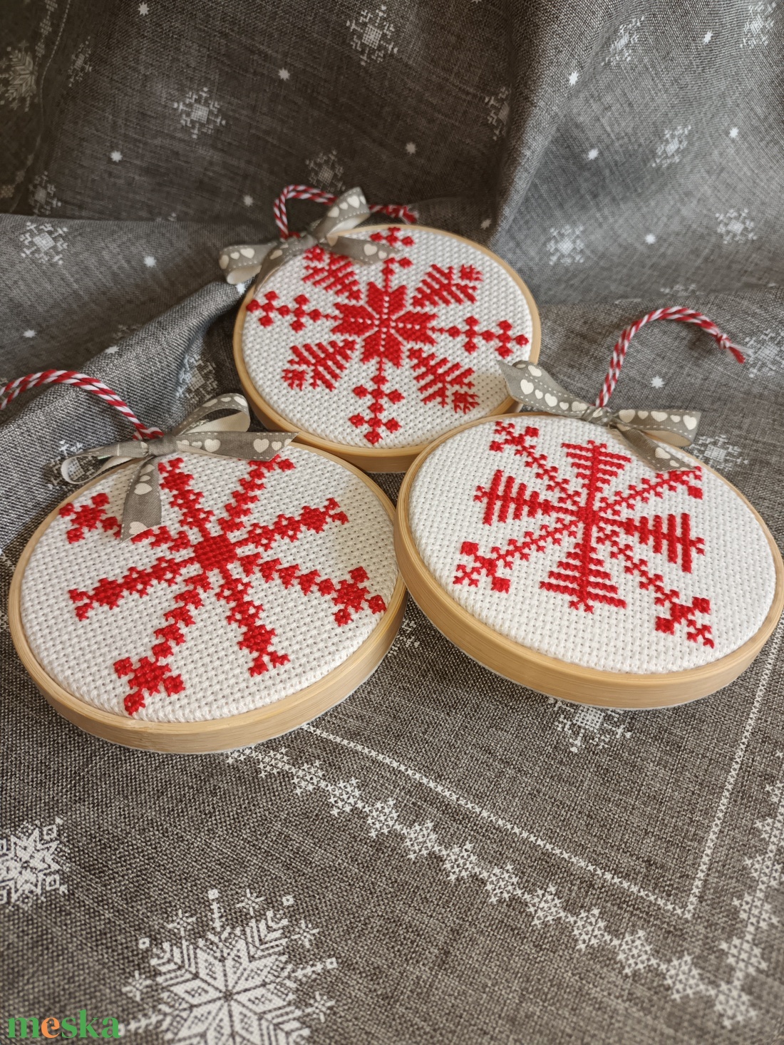 Piros hópelyhek - karácsony - karácsonyi lakásdekoráció - karácsonyi lakásdíszek - Meska.hu