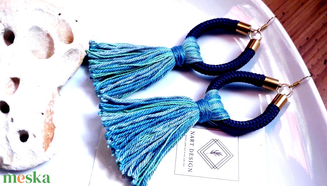 Türkiz-Kék bojtos fülbevaló  - ékszer - fülbevaló - lógó fülbevaló - Meska.hu