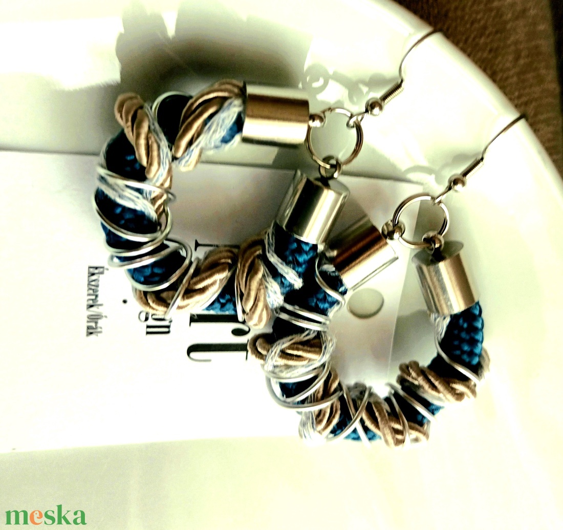 Kékmánia zsinór, kötél fülbevaló - ékszer - fülbevaló - lógós kerek fülbevaló - Meska.hu