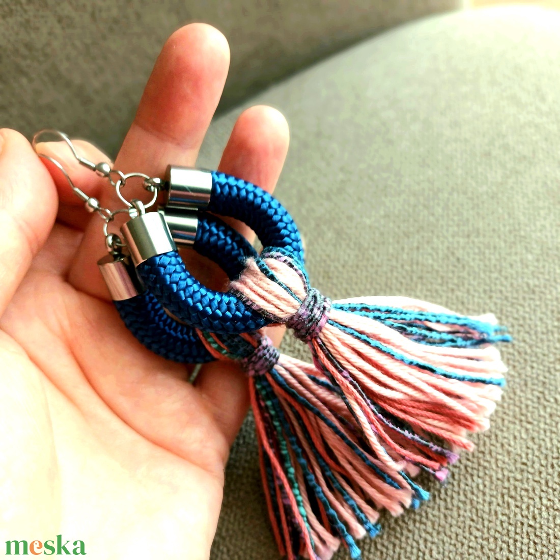 Kék, rózsaszín design fülbevaló - ékszer - fülbevaló - rojtos fülbevaló - Meska.hu