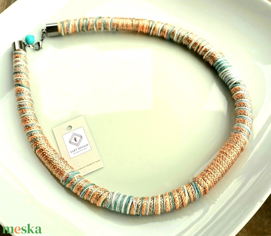 Brilles barack, beige, kék fonal nyaklánc - ékszer - nyaklánc - statement nyaklánc - Meska.hu