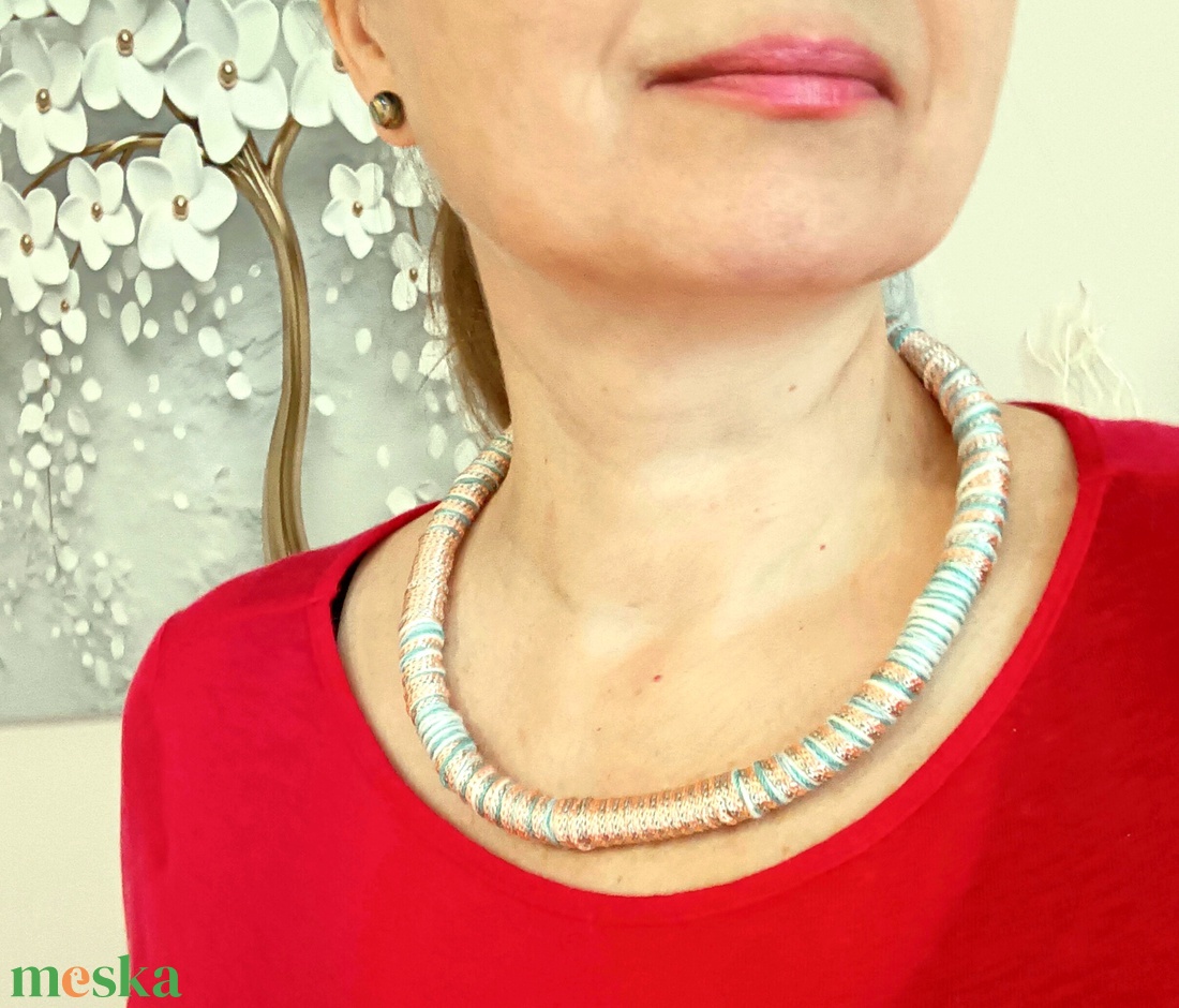 Brilles barack, beige, kék fonal nyaklánc - ékszer - nyaklánc - statement nyaklánc - Meska.hu