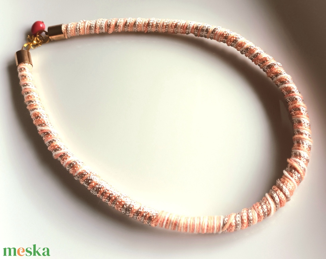 Brilles barack, beige fonal ékszer - ékszer - nyaklánc - statement nyaklánc - Meska.hu