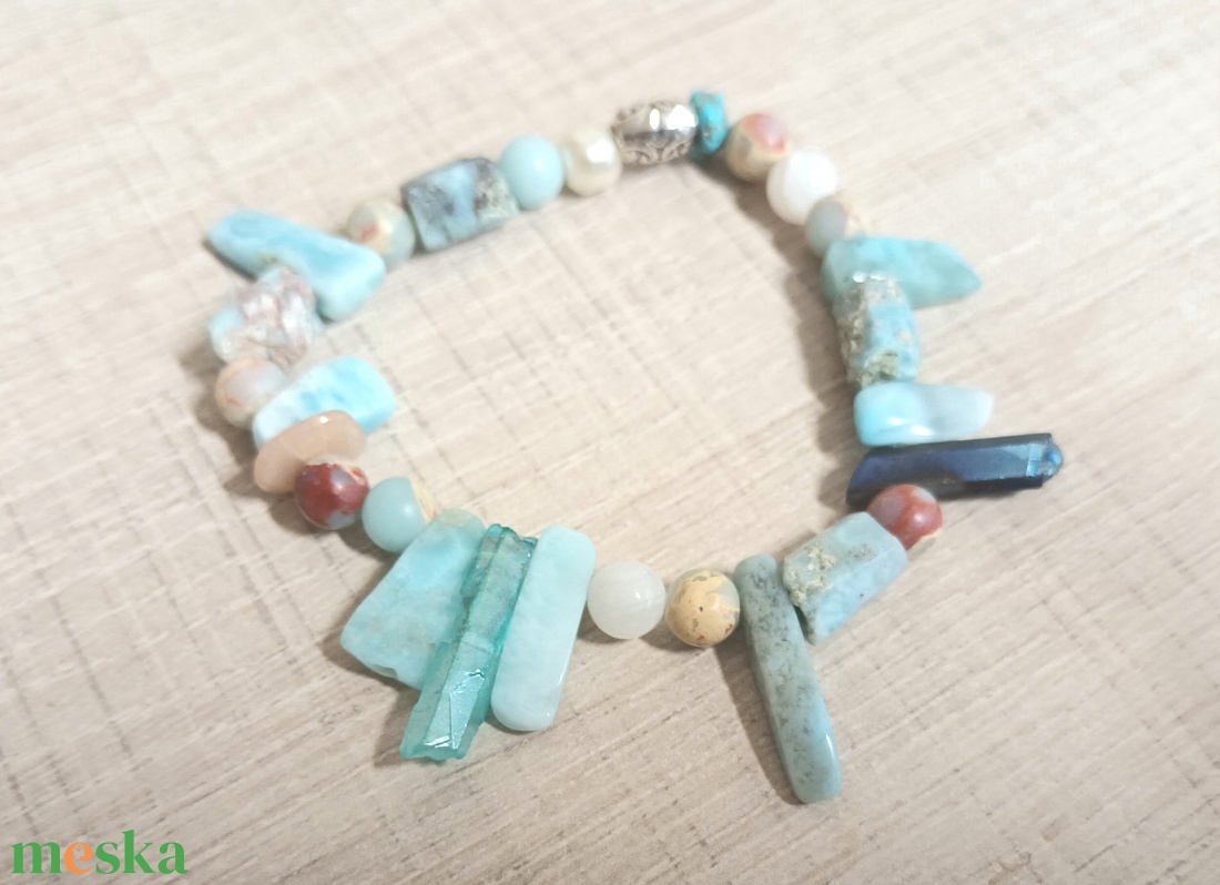 Kékmánia ásvány karkötő  - ékszer - karkötő - gyöngyös karkötő - Meska.hu