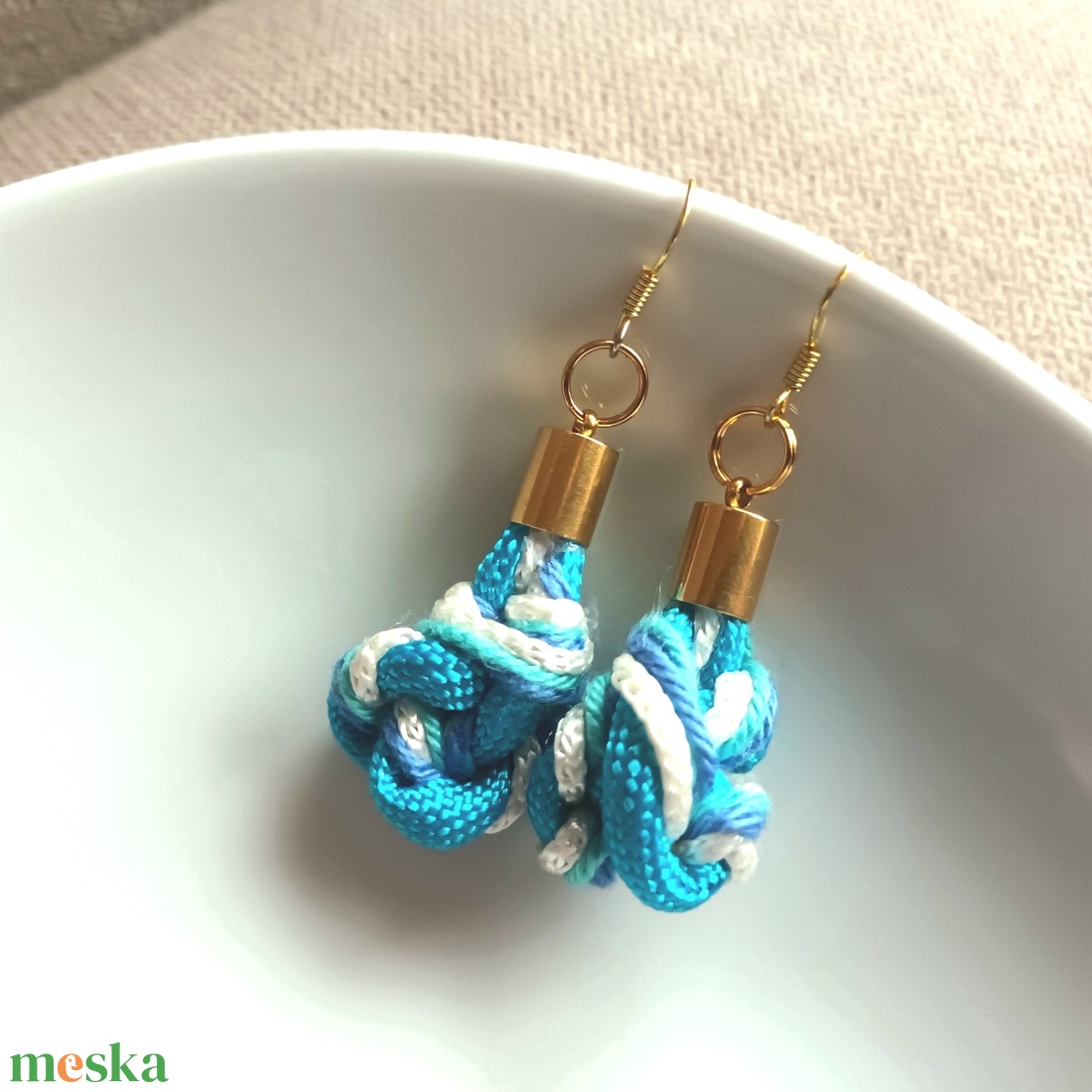 Türkíz csomózott Design fülbevaló - ékszer - fülbevaló - lógó csepp fülbevaló - Meska.hu