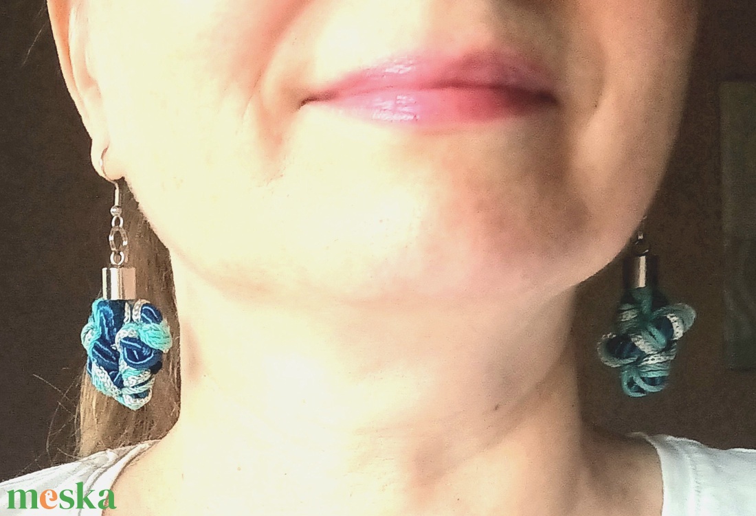 Kék, csomózott Design fülbevaló - ékszer - fülbevaló - lógó csepp fülbevaló - Meska.hu
