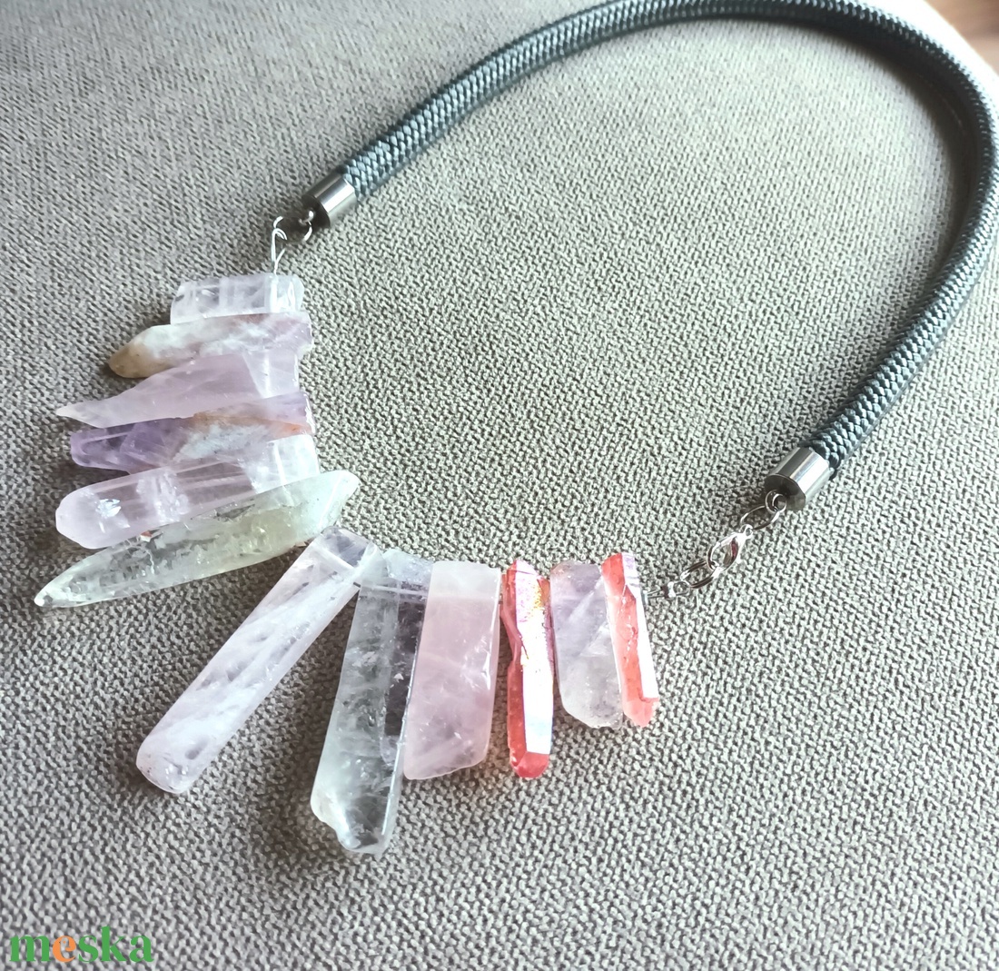 Lila, rózsaszín ásvány nyaklánc - ékszer - nyaklánc - statement nyaklánc - Meska.hu