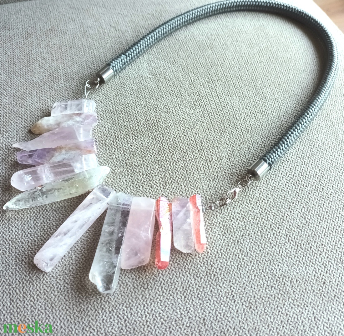 Lila, rózsaszín ásvány nyaklánc - ékszer - nyaklánc - statement nyaklánc - Meska.hu