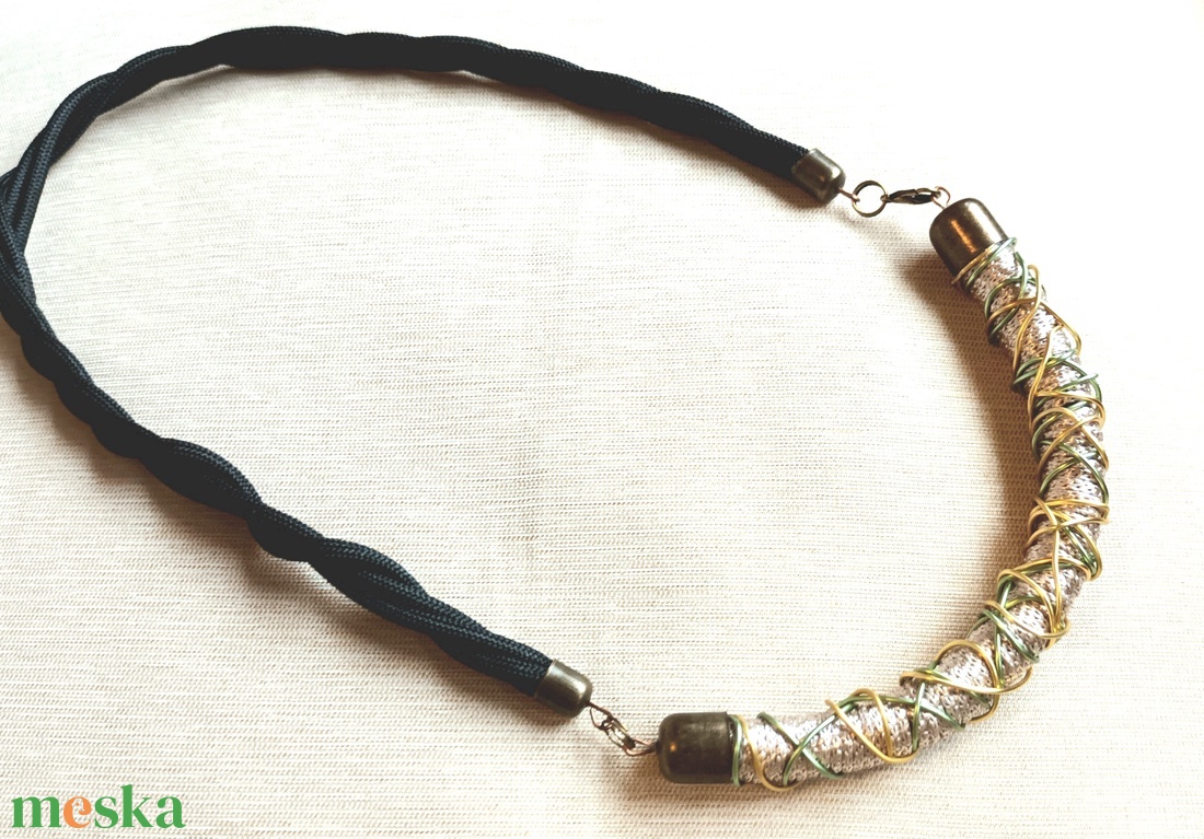 Fekete, arany démoni nyaklánc - ékszer - nyaklánc - statement nyaklánc - Meska.hu