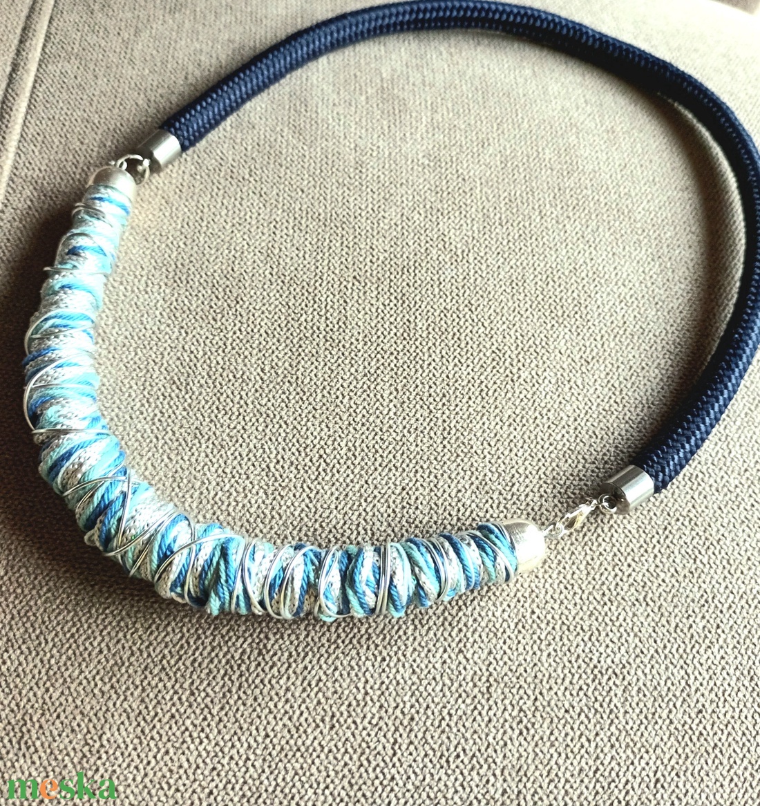 Kék mánia, ezüst fonal,  zsinór nyaklánc - ékszer - nyaklánc - statement nyaklánc - Meska.hu