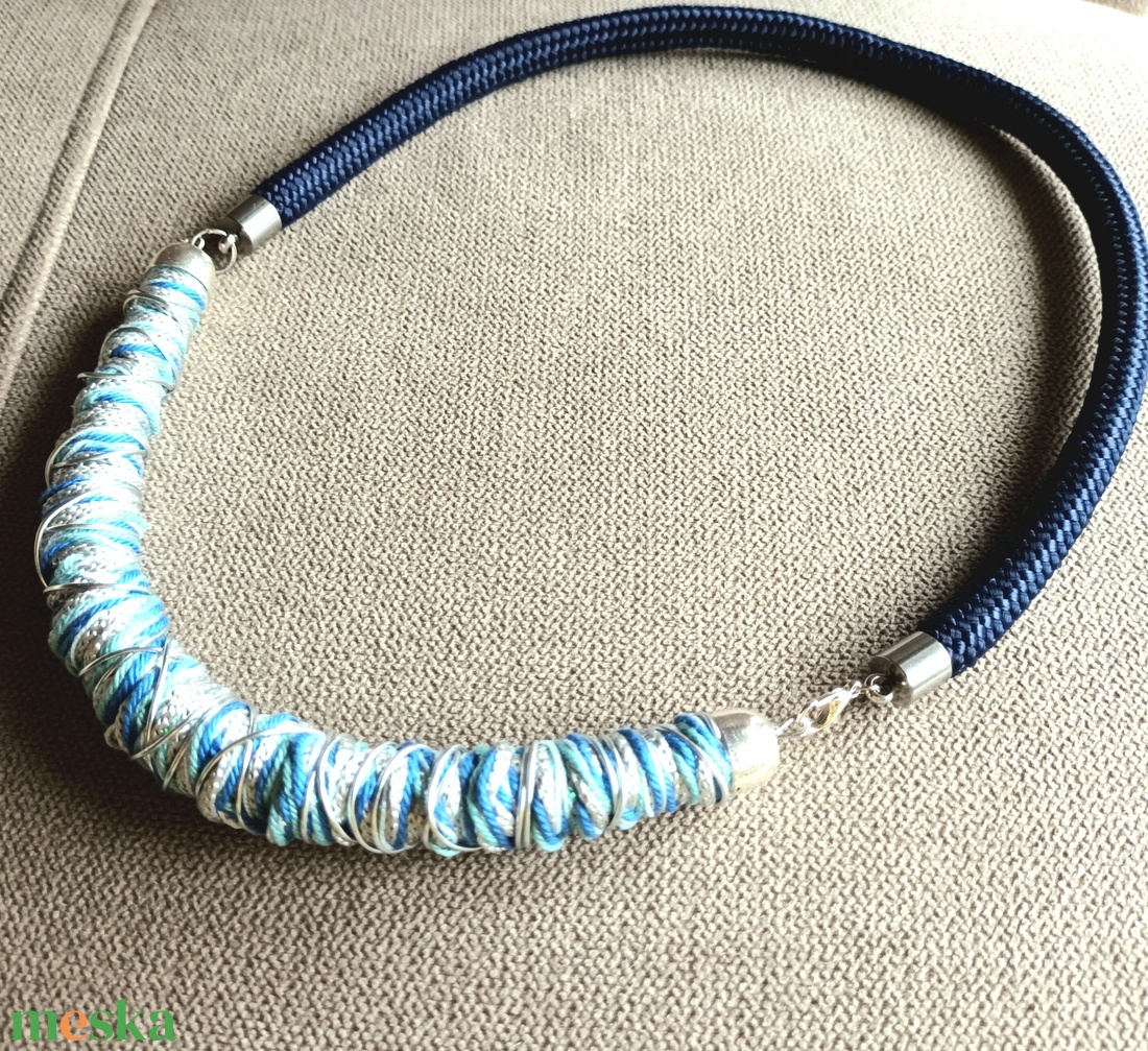 Kék mánia, ezüst fonal,  zsinór nyaklánc - ékszer - nyaklánc - statement nyaklánc - Meska.hu