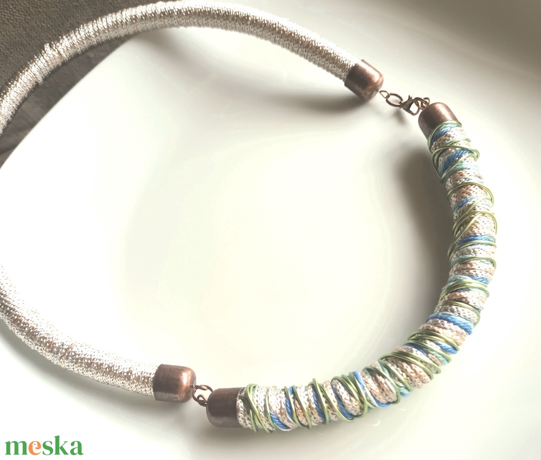 Beige, kék, ezüst fonal,  zsinór nyaklánc - ékszer - nyaklánc - statement nyaklánc - Meska.hu