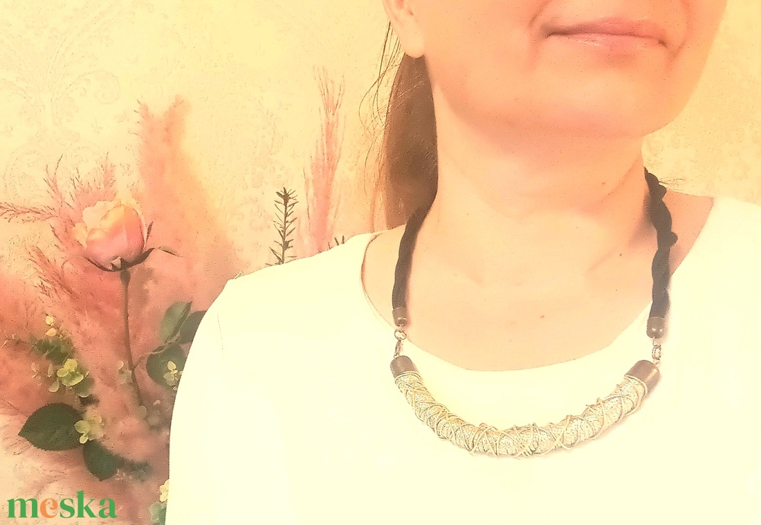 Fekete, arany démoni nyaklánc - ékszer - nyaklánc - statement nyaklánc - Meska.hu