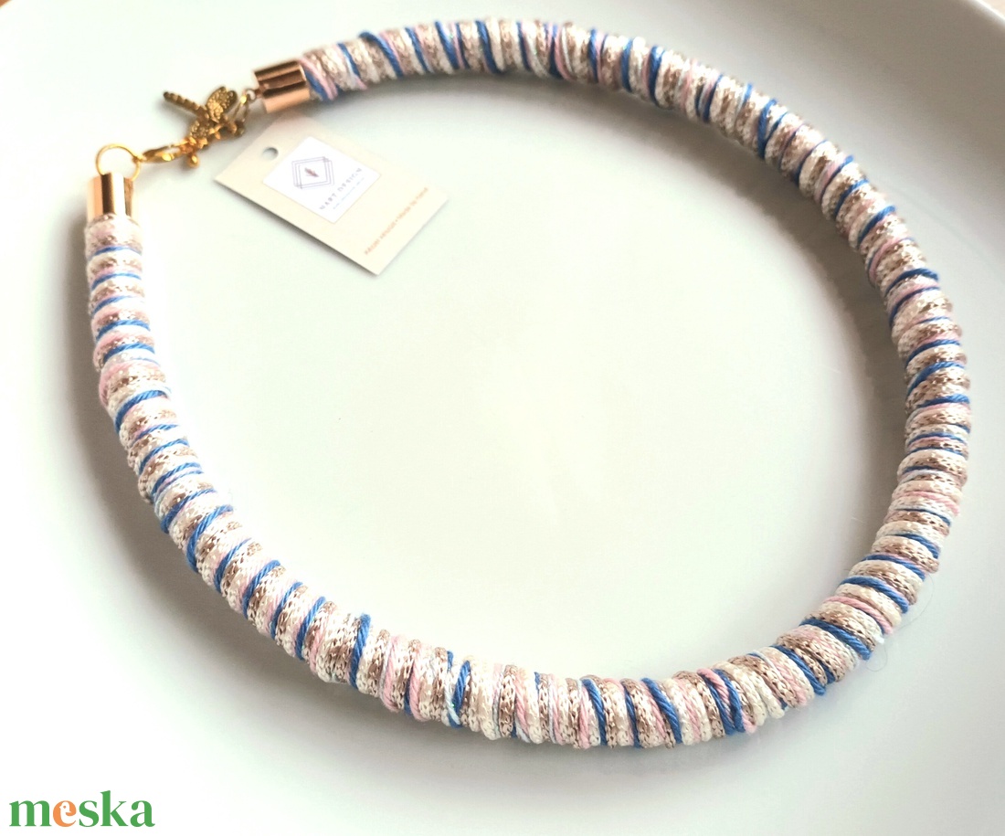 Kék, rózsaszín, beige, ekrü fonal nyaklánc - ékszer - nyaklánc - statement nyaklánc - Meska.hu