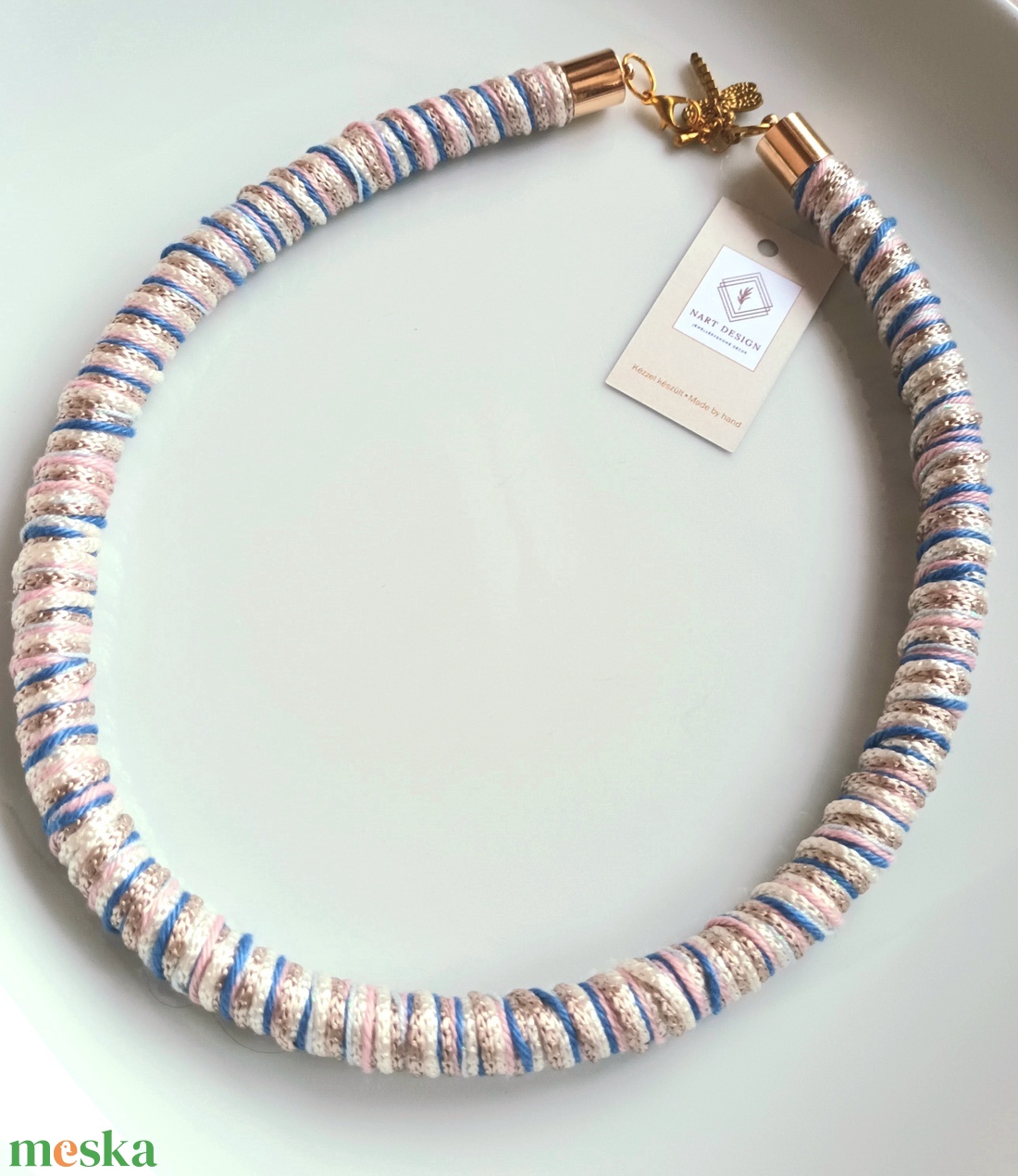 Kék, rózsaszín, beige, ekrü fonal nyaklánc - ékszer - nyaklánc - statement nyaklánc - Meska.hu