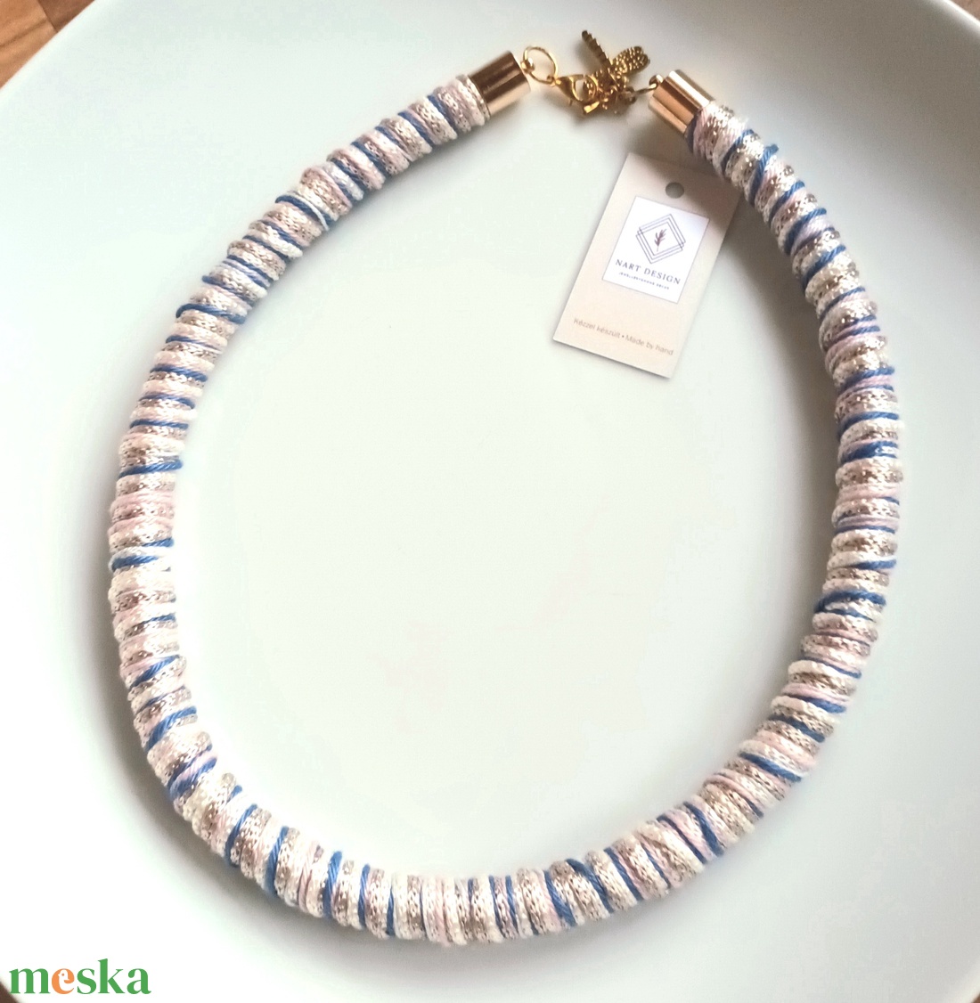 Kék, rózsaszín, beige, ekrü fonal nyaklánc - ékszer - nyaklánc - statement nyaklánc - Meska.hu