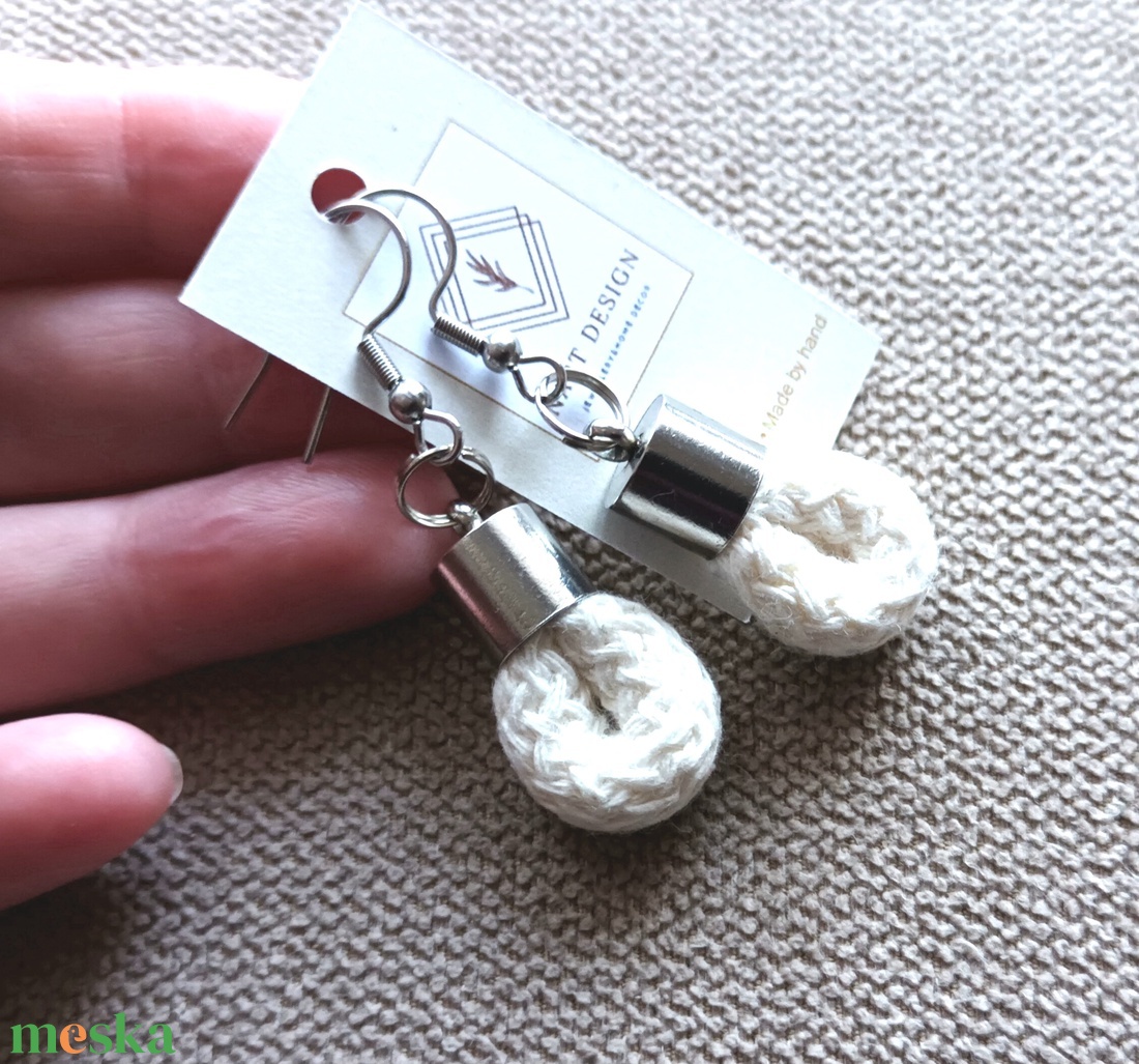 Ekrü színű, pamut zsinór fülbevaló - ékszer - fülbevaló - lógós kerek fülbevaló - Meska.hu