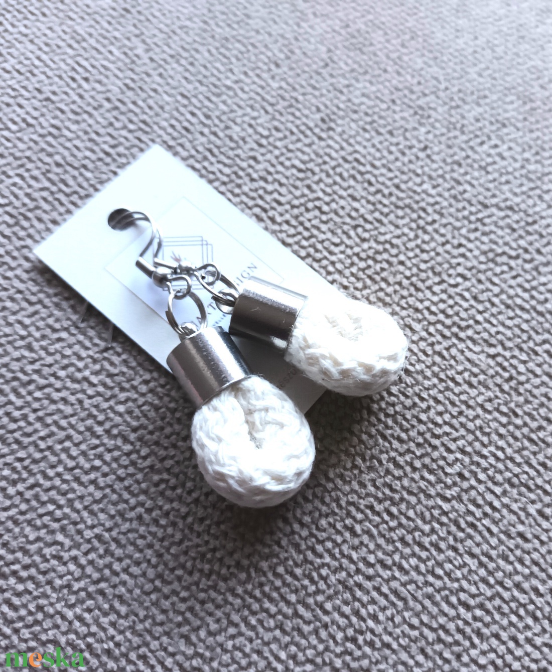 Ekrü színű, pamut zsinór fülbevaló - ékszer - fülbevaló - lógós kerek fülbevaló - Meska.hu