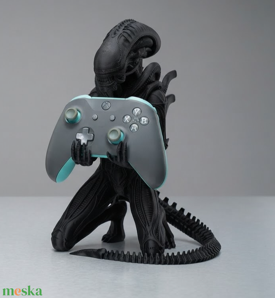 Alien Xenomorph - kontrollertartó - otthon & életmód - dekoráció - dekoratív figurák és szobrok - Meska.hu