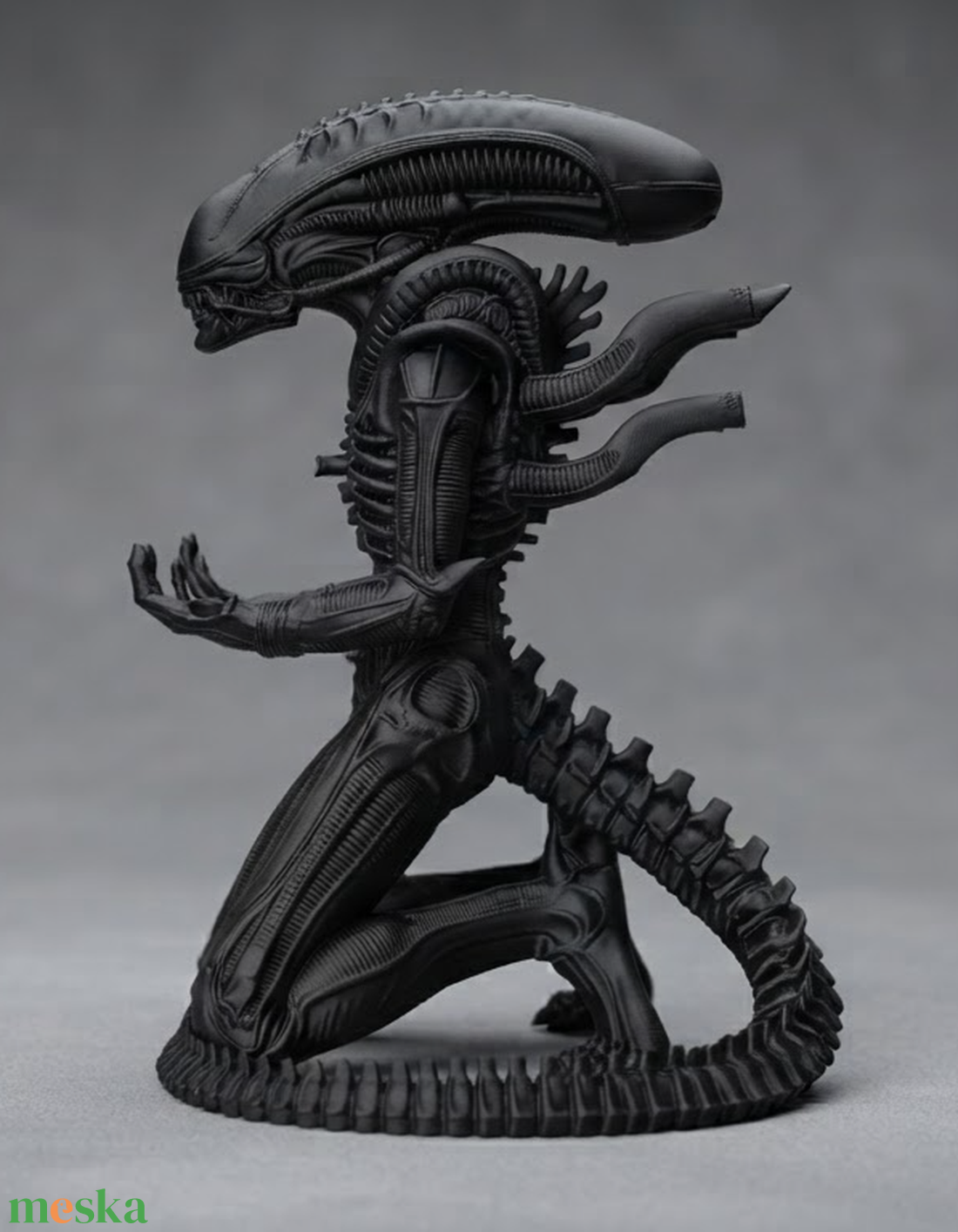 Alien Xenomorph - kontrollertartó - otthon & életmód - dekoráció - dekoratív figurák és szobrok - Meska.hu