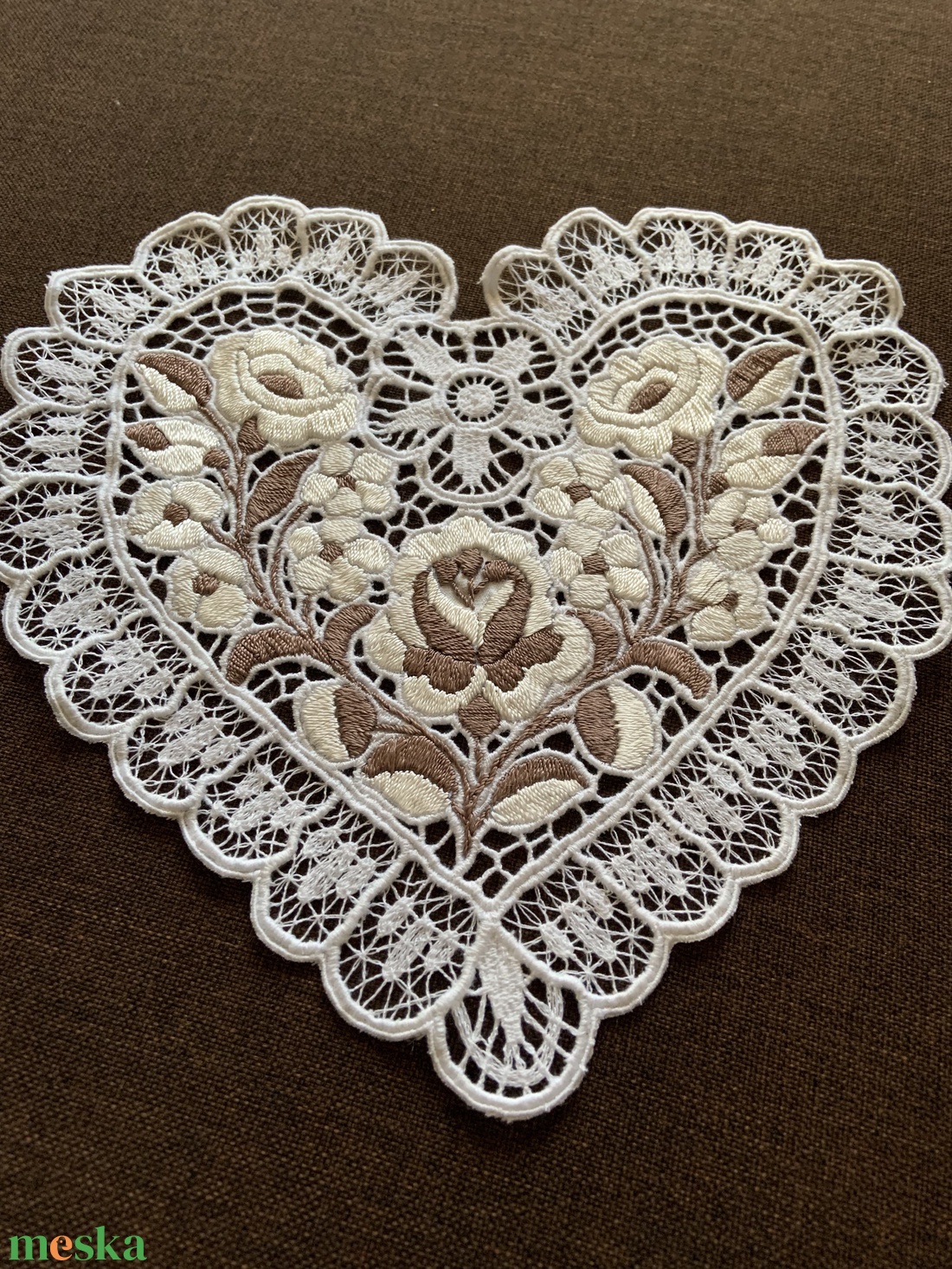 Kalocsai mintás riselt szív alakú terítő - otthon & életmód - lakástextil - abrosz, terítő - díszterítő polcra, komódra - Meska.hu