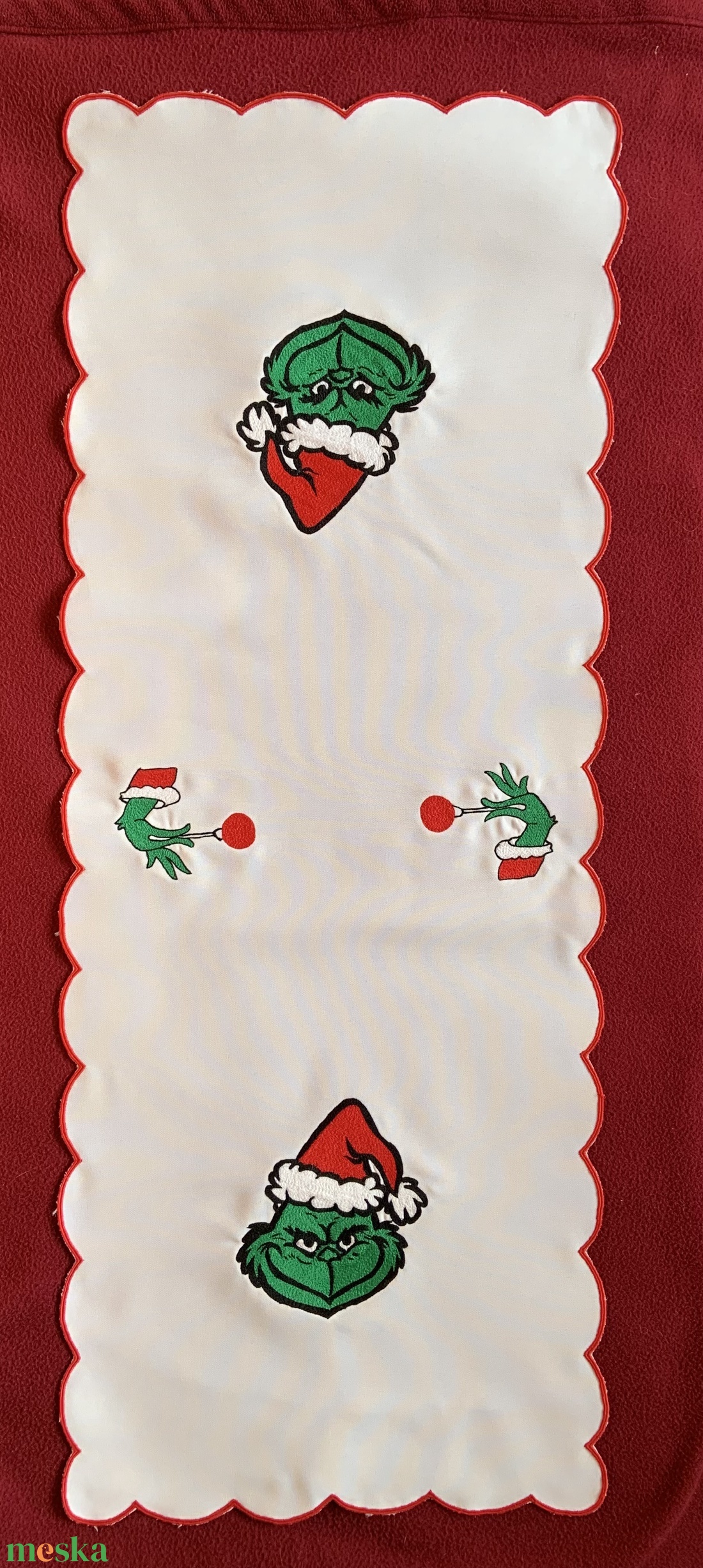 Grincs fej mintás terítő - karácsony - karácsonyi lakásdekoráció - karácsonyi lakásdíszek - Meska.hu