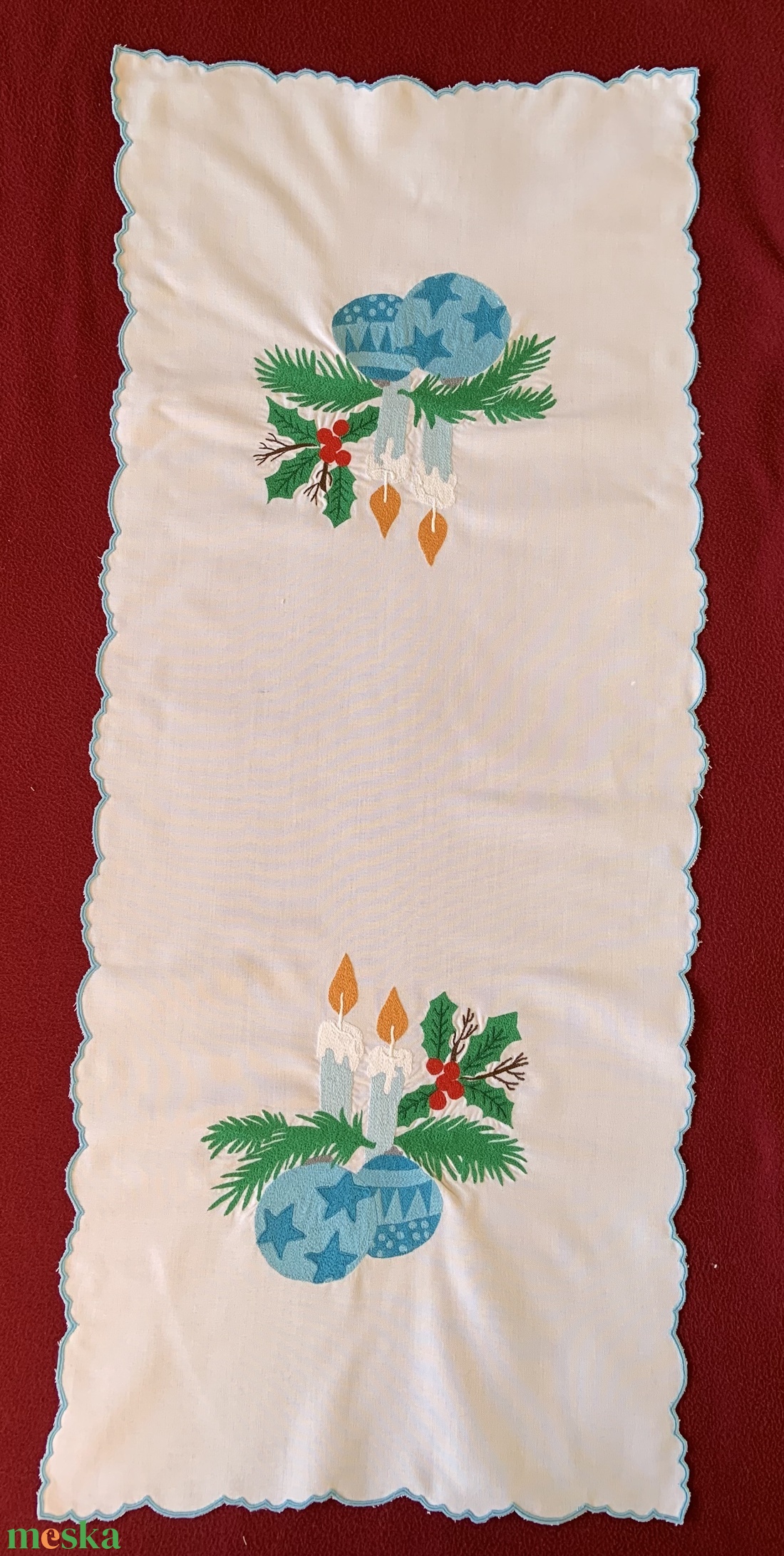 Karácsonyi géppel hímzett terítő - karácsony - adventi díszek - adventi asztaldísz - Meska.hu