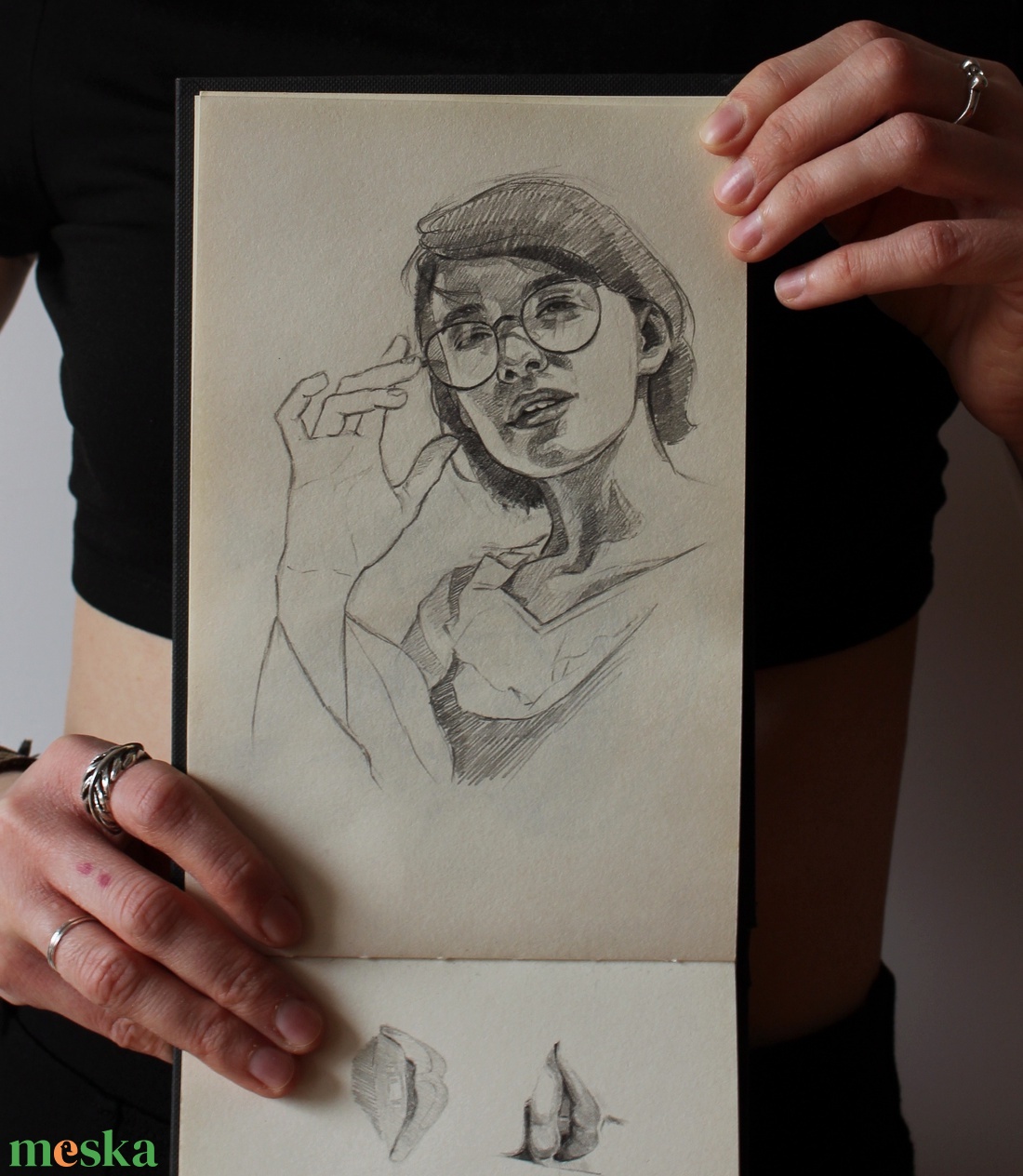 Könnyed grafitportré A5-ös méretben - művészet - grafika & illusztráció - ceruzarajz - Meska.hu