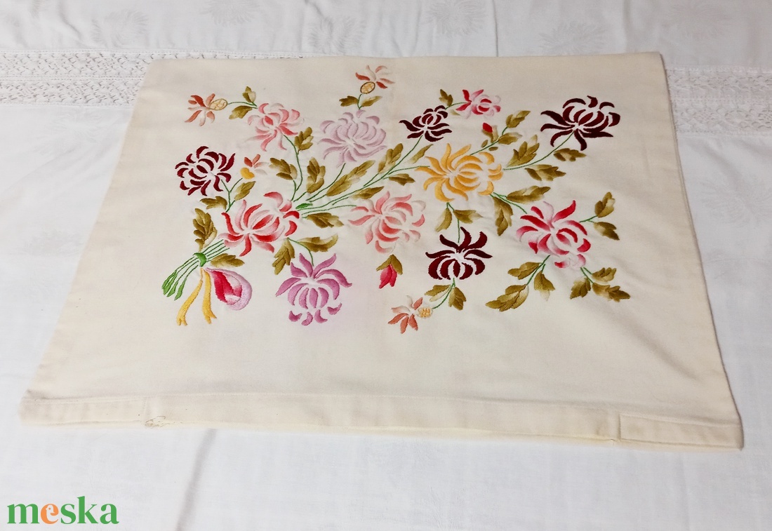 Hímzett díszpárna huzat - otthon & életmód - lakástextil - párna & párnahuzat - díszpárnahuzat - Meska.hu