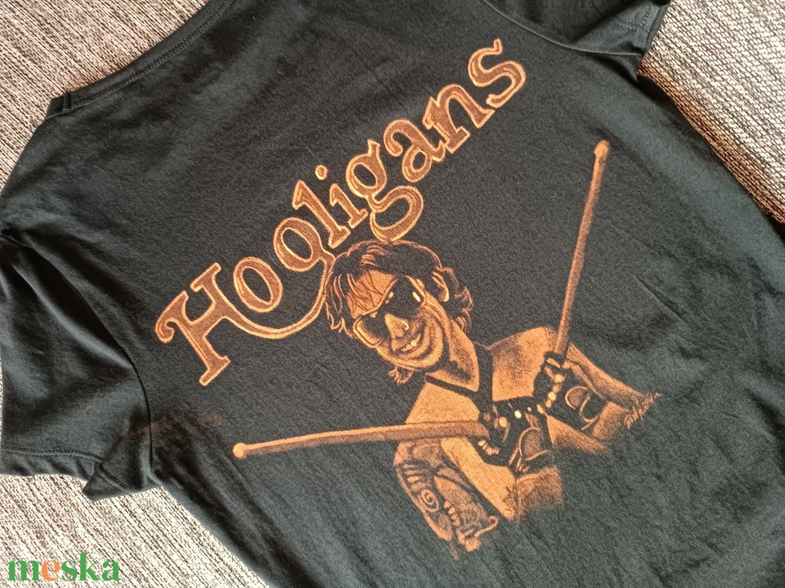 Hooligans (Kiss Endi) festett mintás pamut póló rajongónak :) - ruha & divat - női ruha - póló, felső - Meska.hu Hooligans (Kiss Endi) festett mintás pamut póló rajongónak :) - ruha & divat - női ruha - póló, felső - Meska.hu