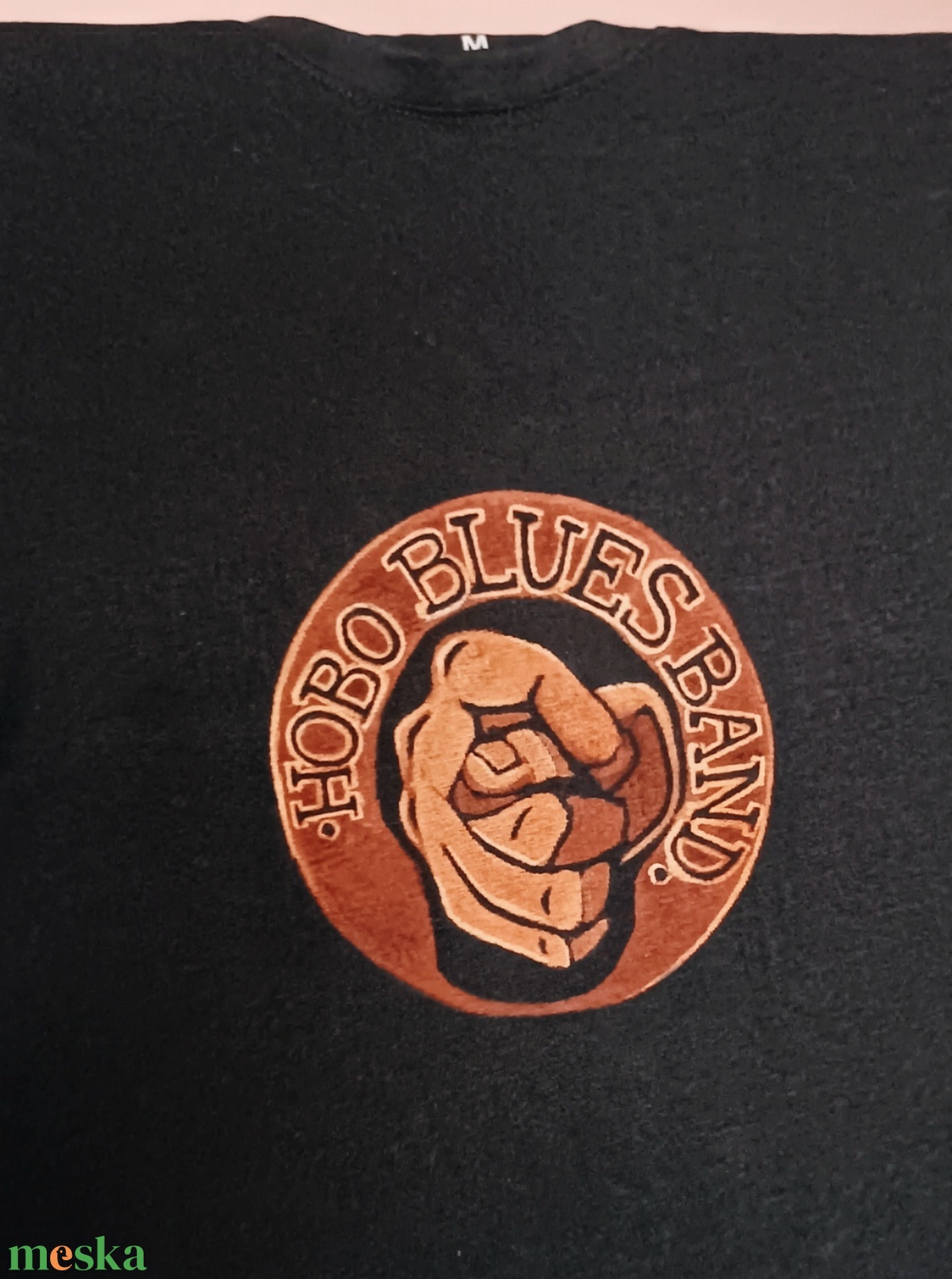 Hobo Blues Band album és logó minta pólón, hipóval festve - ruha & divat - férfi ruha - póló - Meska.hu Hobo Blues Band album és logó minta pólón, hipóval festve - ruha & divat - férfi ruha - póló - Meska.hu