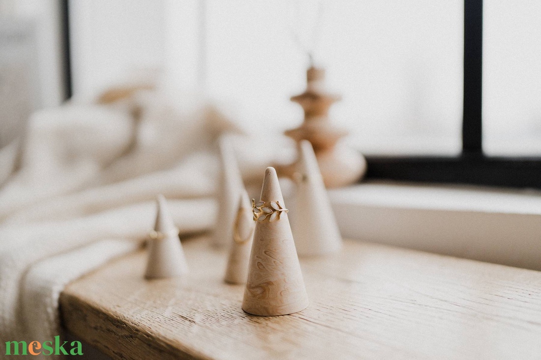 Nagy kúp alakú gyűrűtartó - ékszer - ékszertartó - ékszertartó állvány - Meska.hu