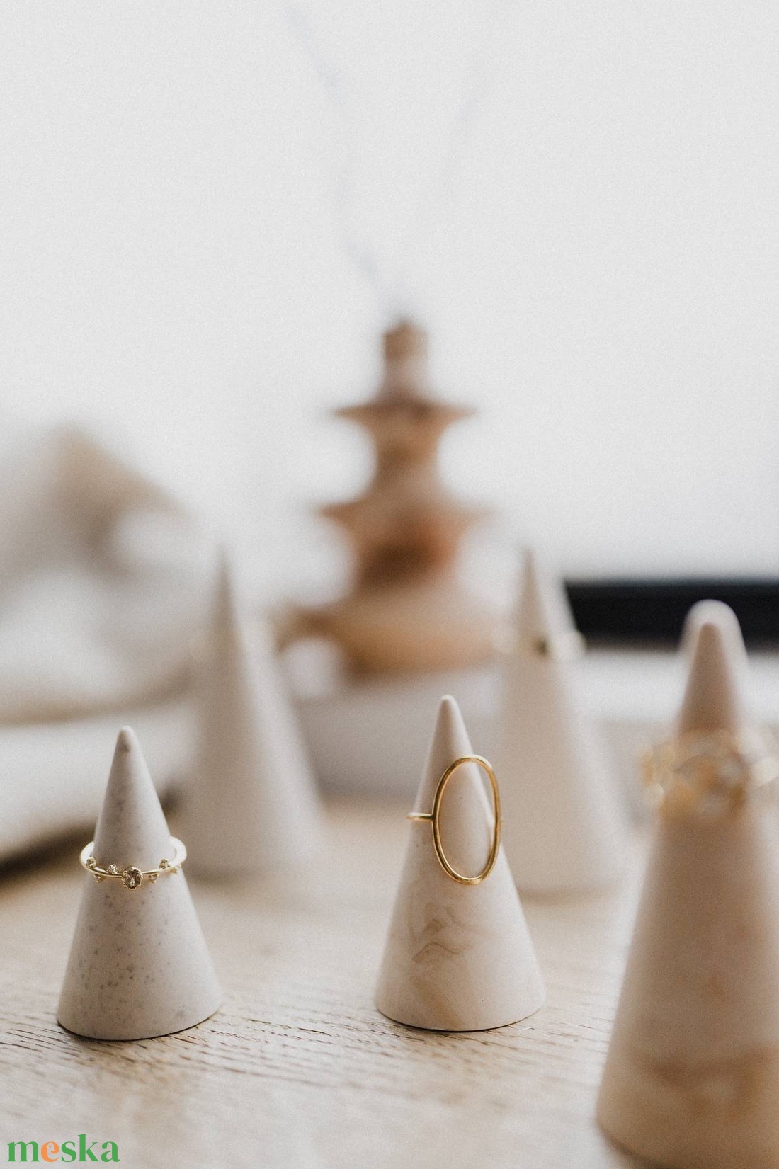 Kis kúp alakú gyűrűtartó  - ékszer - ékszertartó - ékszertartó állvány - Meska.hu