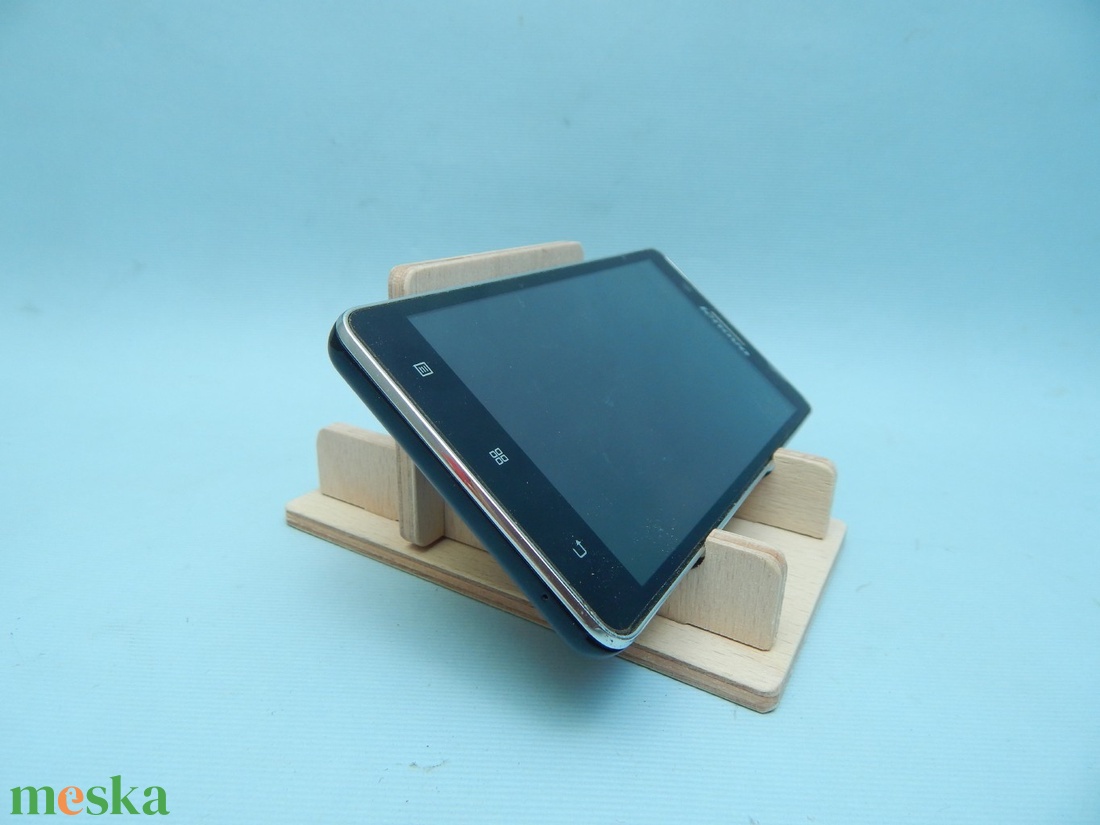 Fa asztali telefontartó állítható meredekséggel - otthon & életmód - tárolás & rendszerezés - asztali telefontartó - Meska.hu