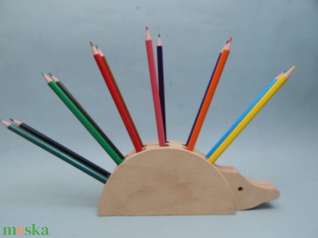 Fa ceruzatartó süni - otthon & életmód - papír, írószer - tolltartó & ceruzatekercs - Meska.hu