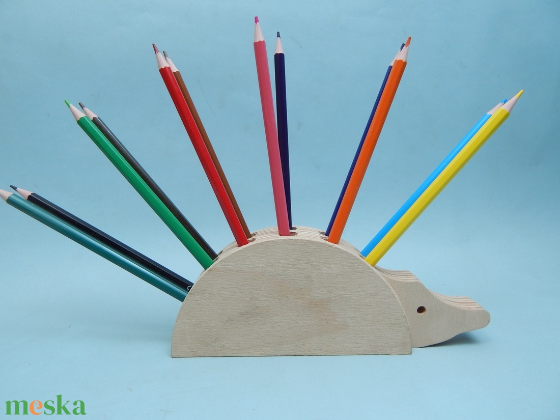 Fa ceruzatartó süni - otthon & életmód - papír, írószer - tolltartó & ceruzatekercs - Meska.hu