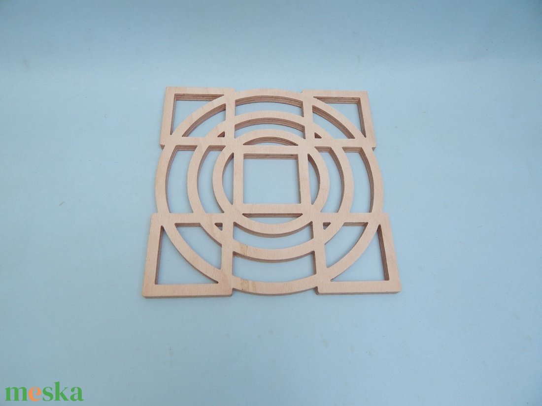 Fa edényalátét kör és kocka mintával - otthon & életmód - konyhafelszerelés, tálalás - sütés, főzés - edényalátét - Meska.hu